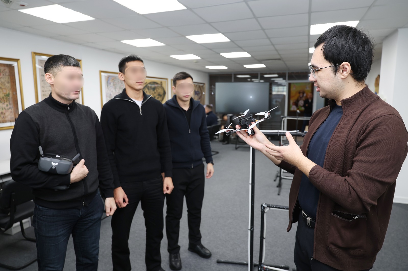 «Бүркіт» арнайы жасағының жауынгерлері FPV дрондарын игерді