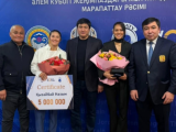 Алуа Балқыбекова мен Назым Қызайбайға құнды сыйлықтар табыс етілді