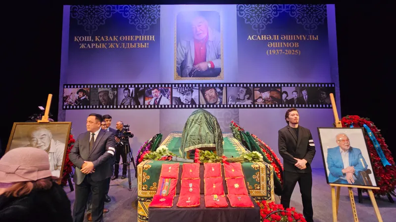 Алматыда Асанәлі Әшімовті ақтық сапарға шығарып салды