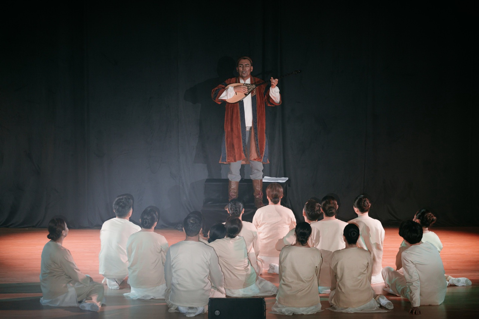 Мемлекеттік тілге басымдық берген компания