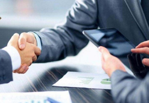 Инвесторлармен жұмыс істеу барысында қағазбастылыққа жол берген 326 шенеунік жазаланды