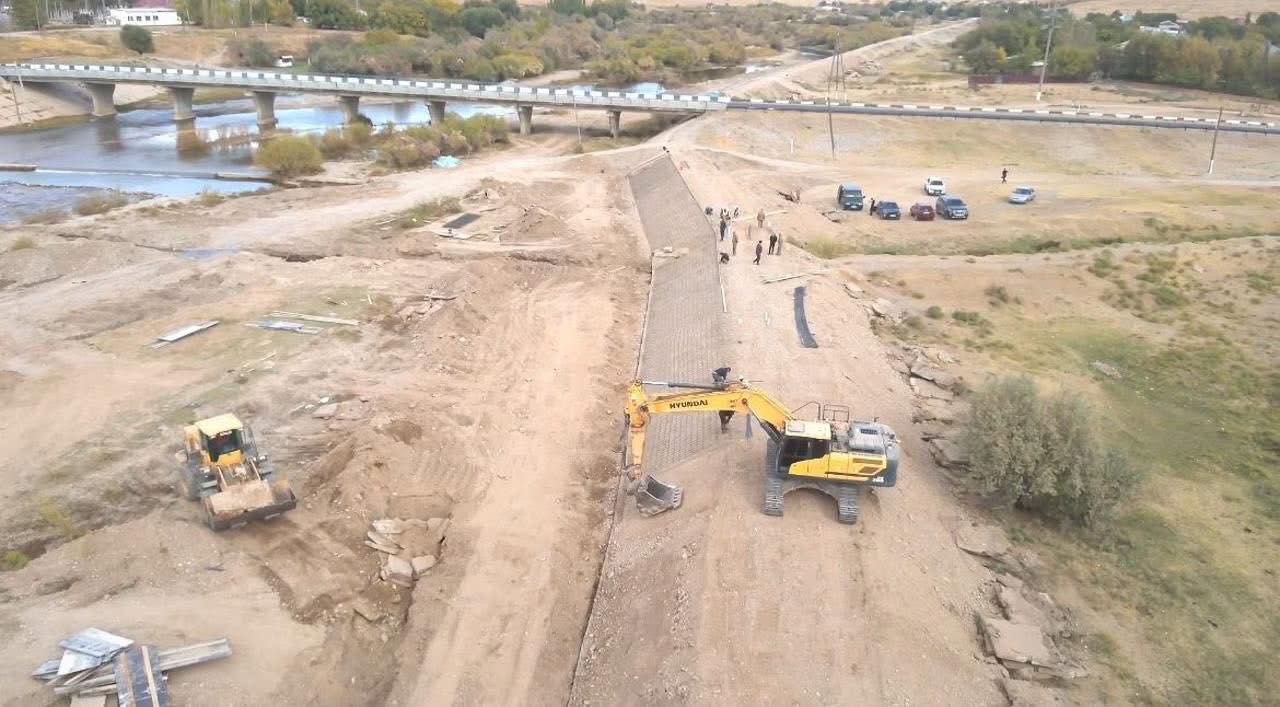 Су тасқынының алдын алу: Түркістан облысында өзен арналары тазартылып жатыр