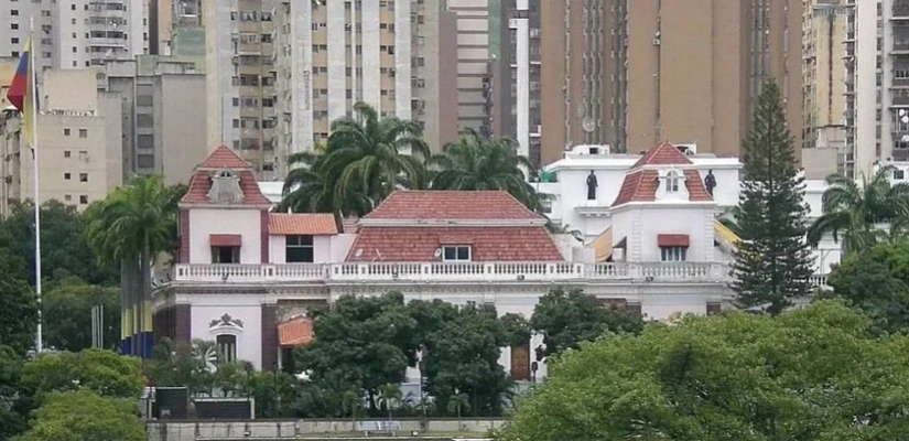 Венесуэлада президент резиденциясының маңында атыс болды