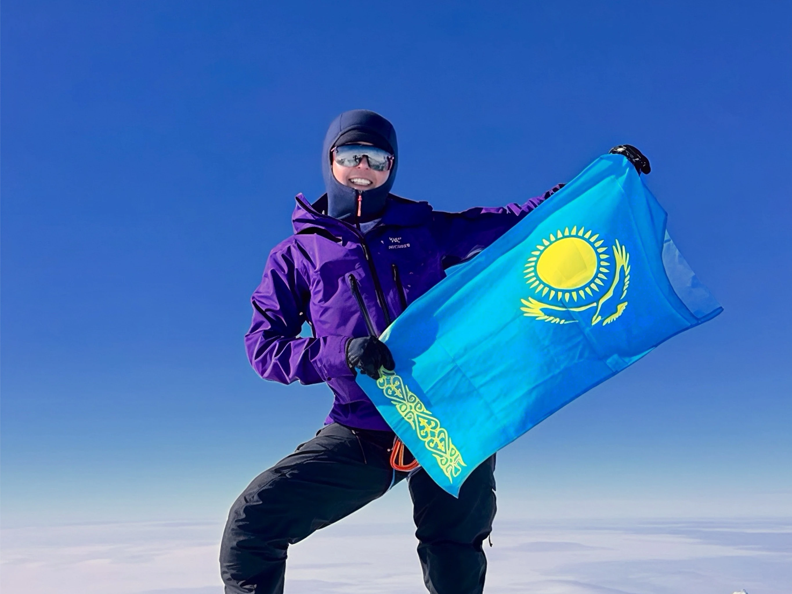 Анар Бурашева әлемнің ең биік 7 шыңын бағындырған қазақ альпинисі атанды