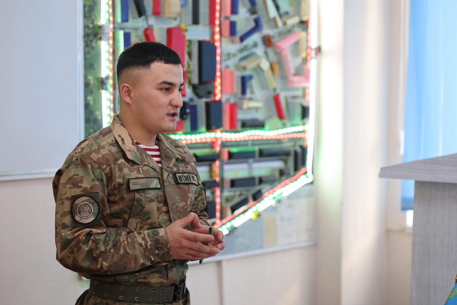 Ұлттық ұлан сарбазы 7 тілді жетік меңгерген