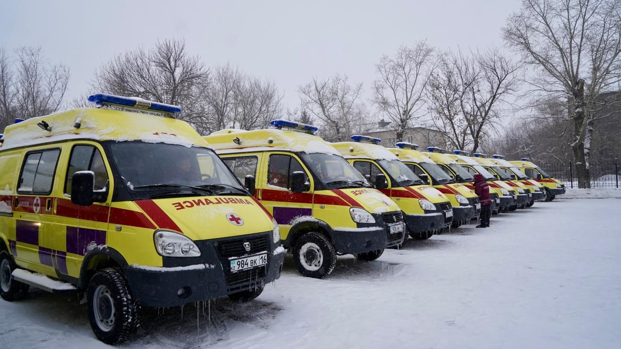 Шығыста жаңа жедел жәрдем көліктері берілді