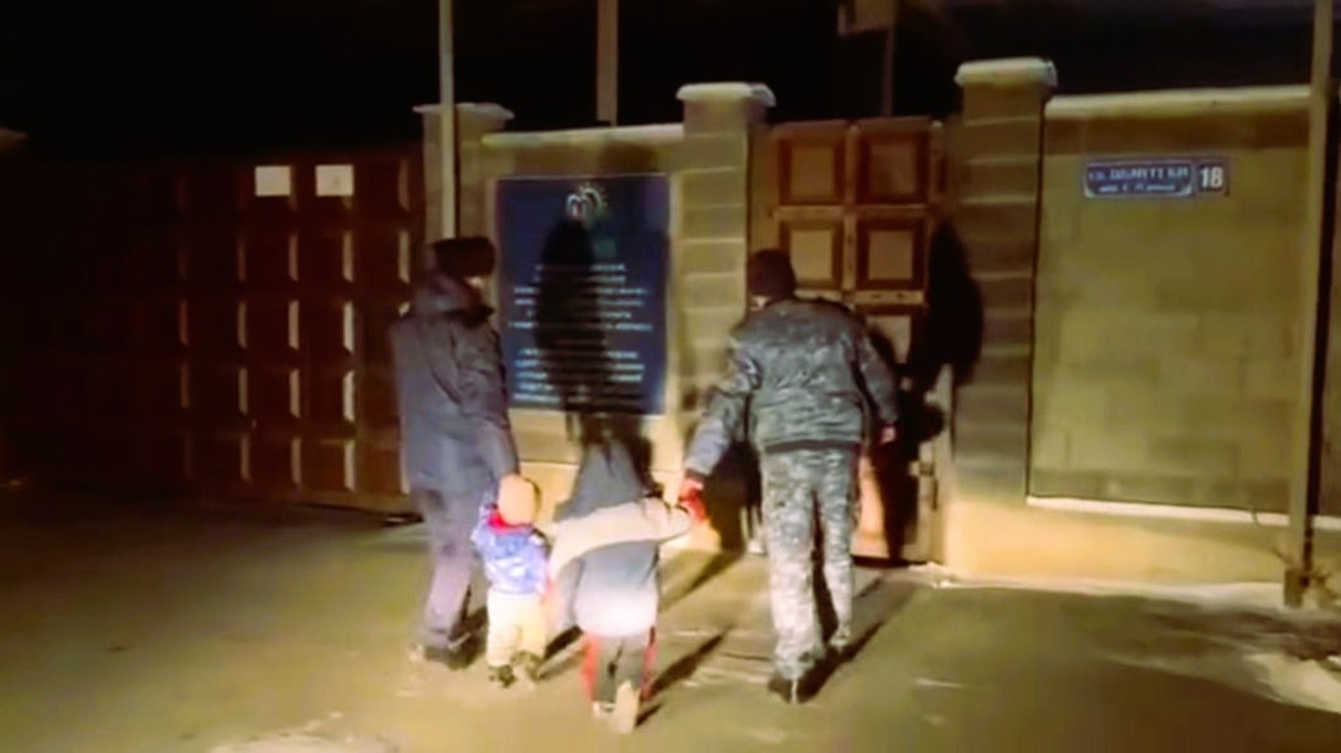 Жаркенттегі жантүршігерлік оқиға: Анасы баласын батареяға байлап сабаған