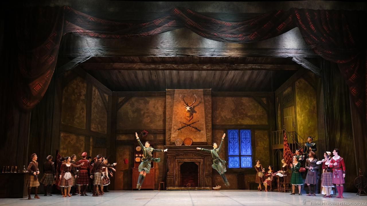 Опера және балет театры Сингапур сахнасында өнер көрсетеді