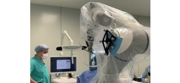 Робот-хирург тізе буынын ауыстыру отасын жасады
