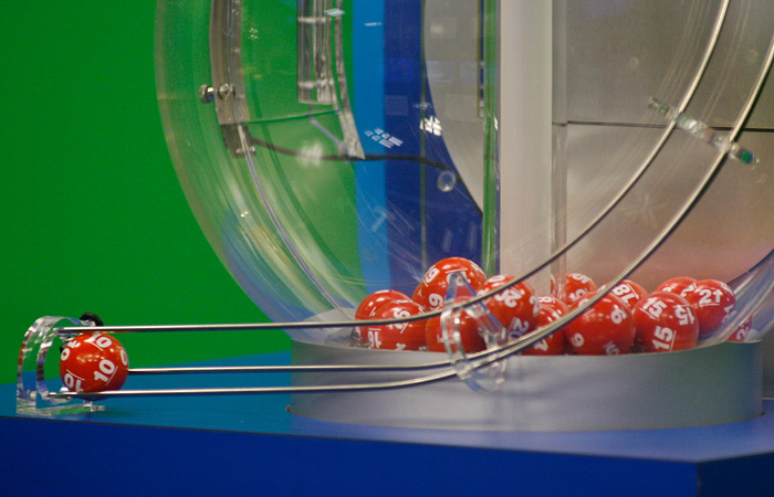 900 млрд теңге: Лотерея жеңімпазы ұтысын неге алмай жүр?