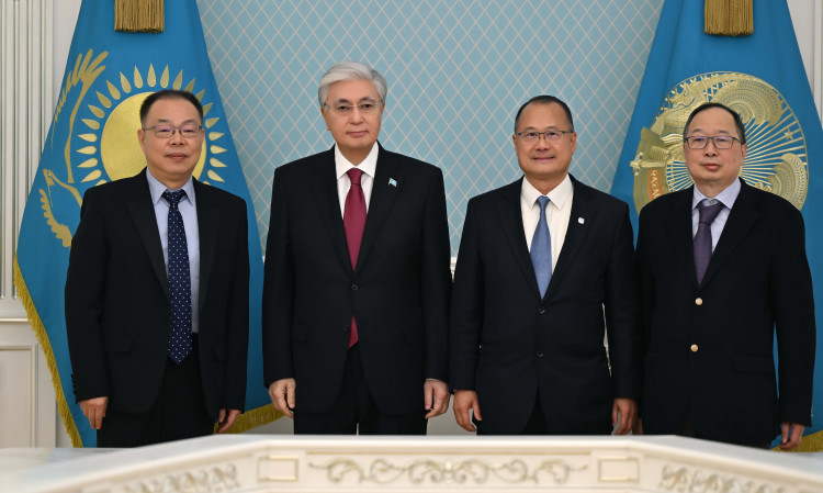 Мемлекет басшысы Sunwah Group корпорациясының төрағасын қабылдады