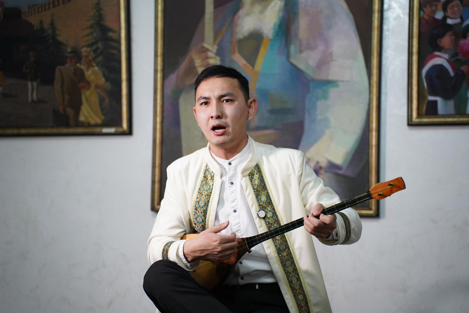 Жүз дастанды жаттаған