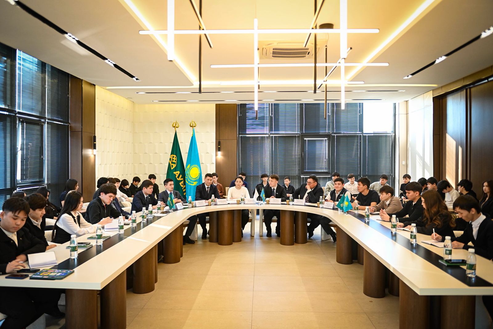 Ақтөбелік жастар Конституцияның жаңа жобасына қолдау білдірді