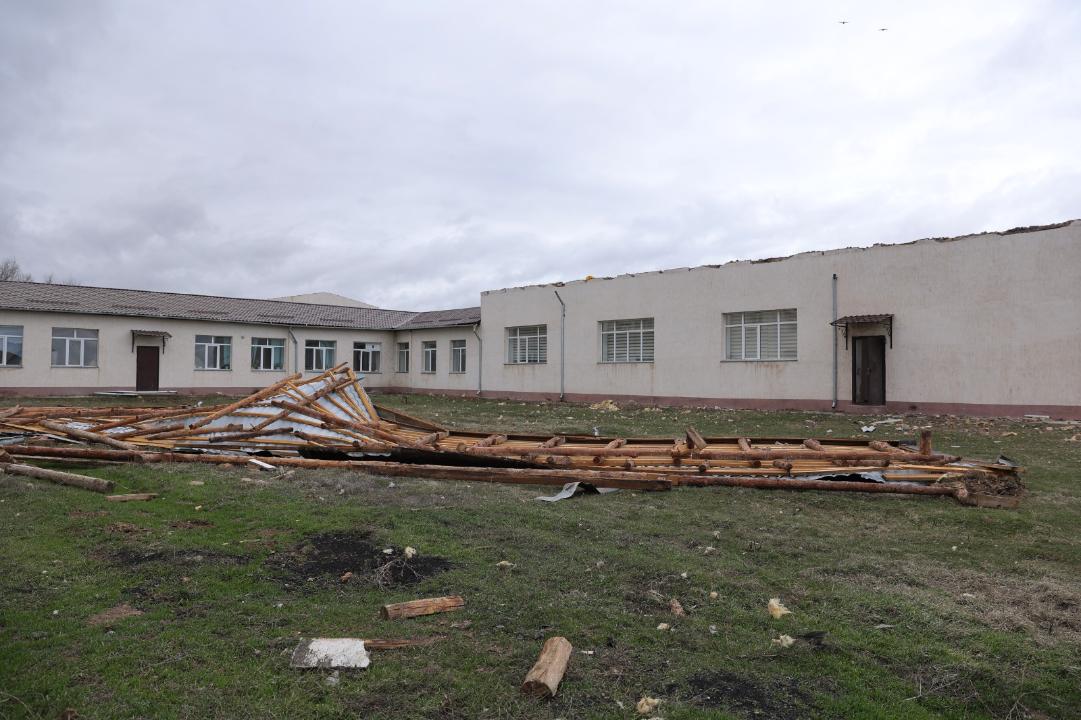 Жойқын дауыл зардабы: Жамбыл облысында 29 нысанның шатыры ұшқан