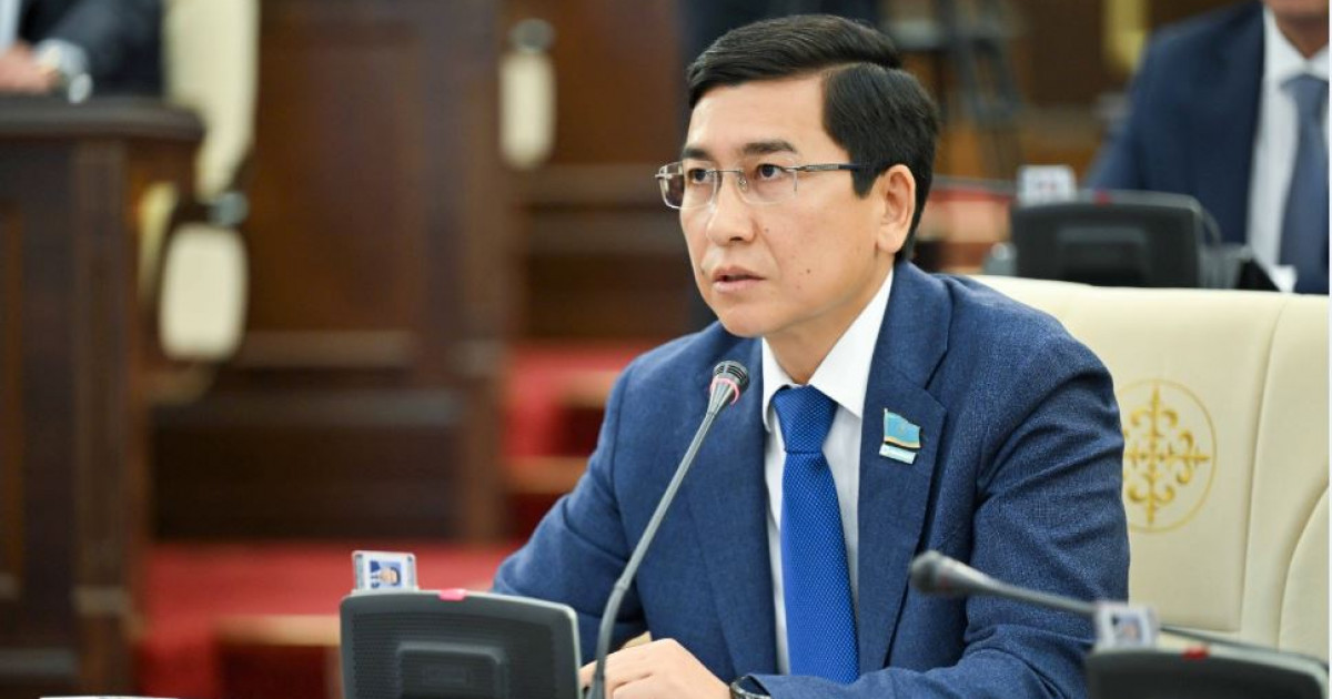 Асхат Аймағамбетов қоғамда кең талқыланып жатқан жекелеген баптарға қатысты пікір білдірді