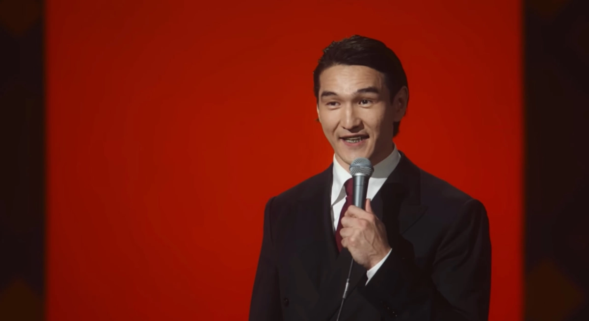 «Ресейге қайтуды жоспарлап отырмын»: Әзілкеш Нұрлан Сабуров Пхукетте концерт берді