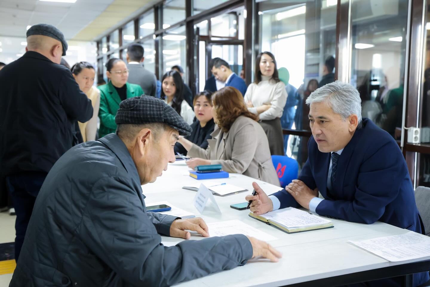 Шымкент қаласының әкімі тұрғындарды жеке-жеке қабылдады