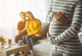 Сурогат ана болу – мамандық па, мәжбүрлік пе?