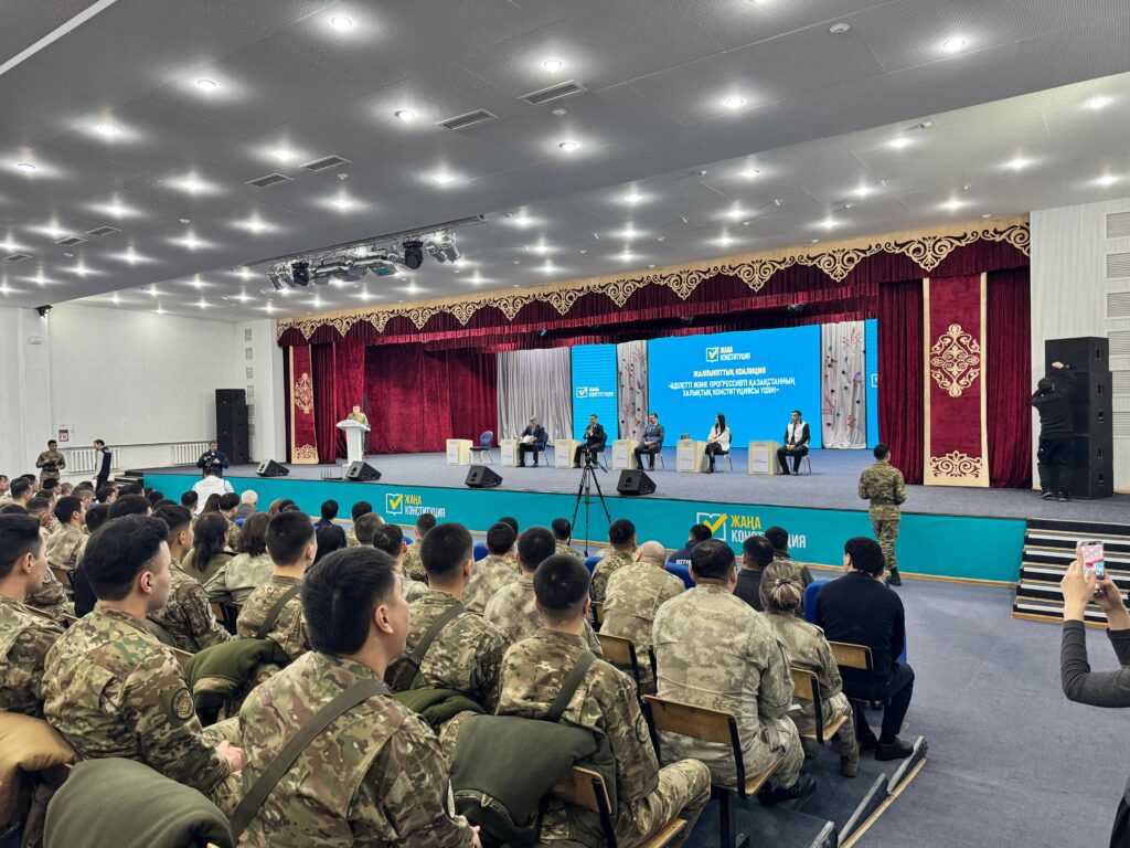 Әскери қызметшілерге конституциялық реформа таныстырылды