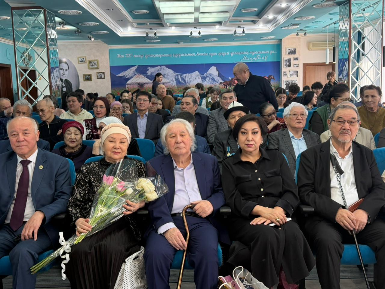 Өлеңмен өрілген өмір