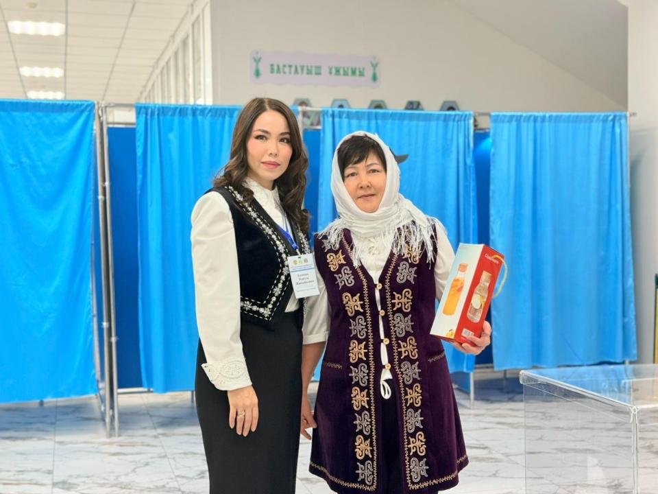 Астанада алғашқы дауыс берушілерге сыйлықтар табысталды