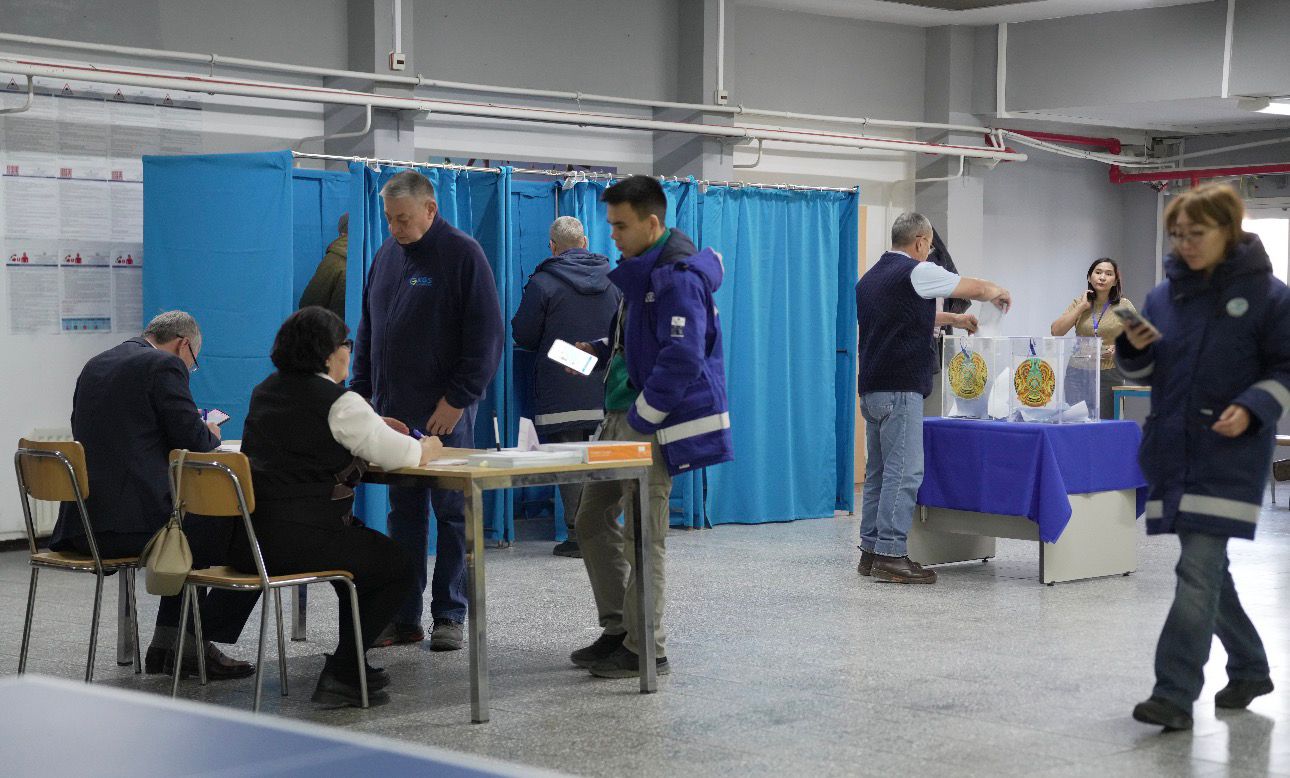 Атыраудағы «Теңіз» кен орнында 10 мыңнан астам адам дауыс беріп жатыр