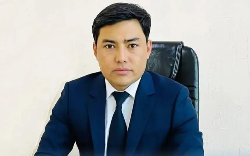 Шымкентте аудан әкімі ер адамды соққыға жықты: Тәртіптік іс қозғалды