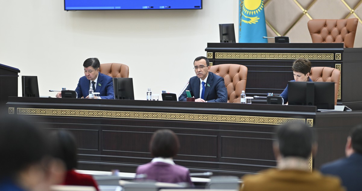 Жаңа Конституцияны жүзеге асыру міндеттері айқындалды