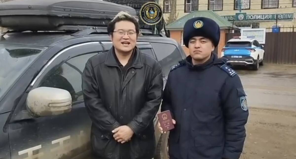Ақтөбеде полицей шетелдік азаматқа көмек көрсетті