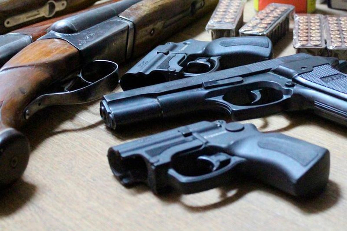 Алматыда кәсіпкерлерге қысым көрсетпек болған қаруланған топ ұсталды