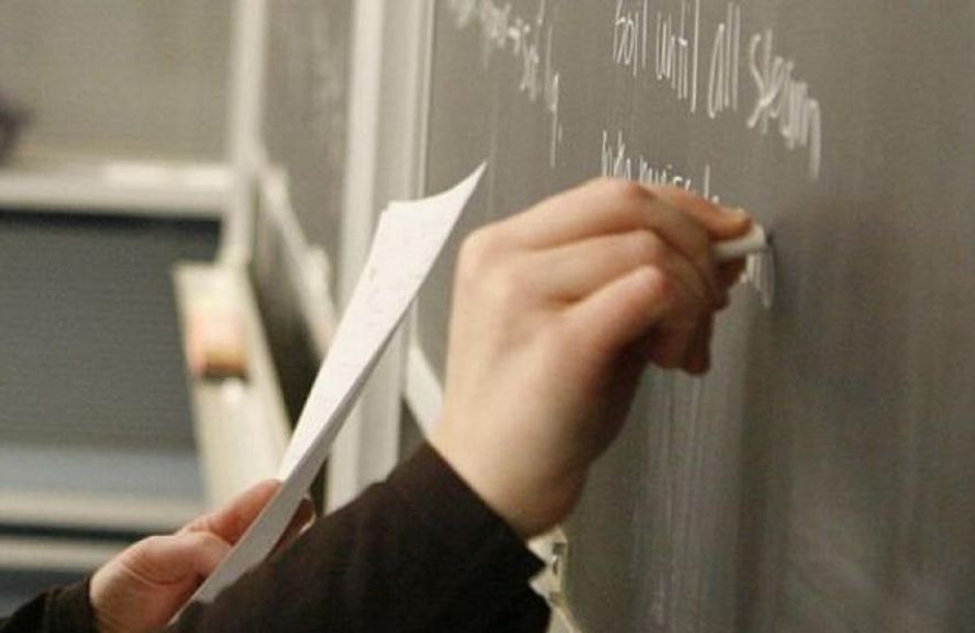 Мұғалімдердің пәндік білімін бағалау тесті тоқтатылды