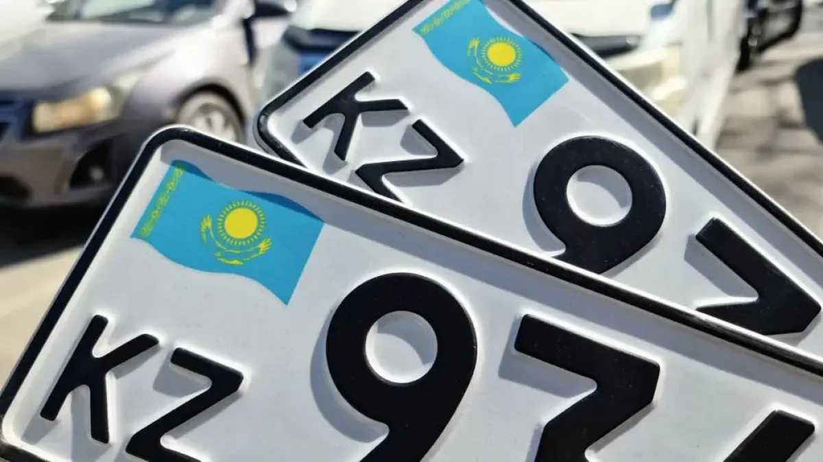 Оралда көлігіне қағаздан жасалған жалған нөмір таққан жүргізуші жауапқа тартылды