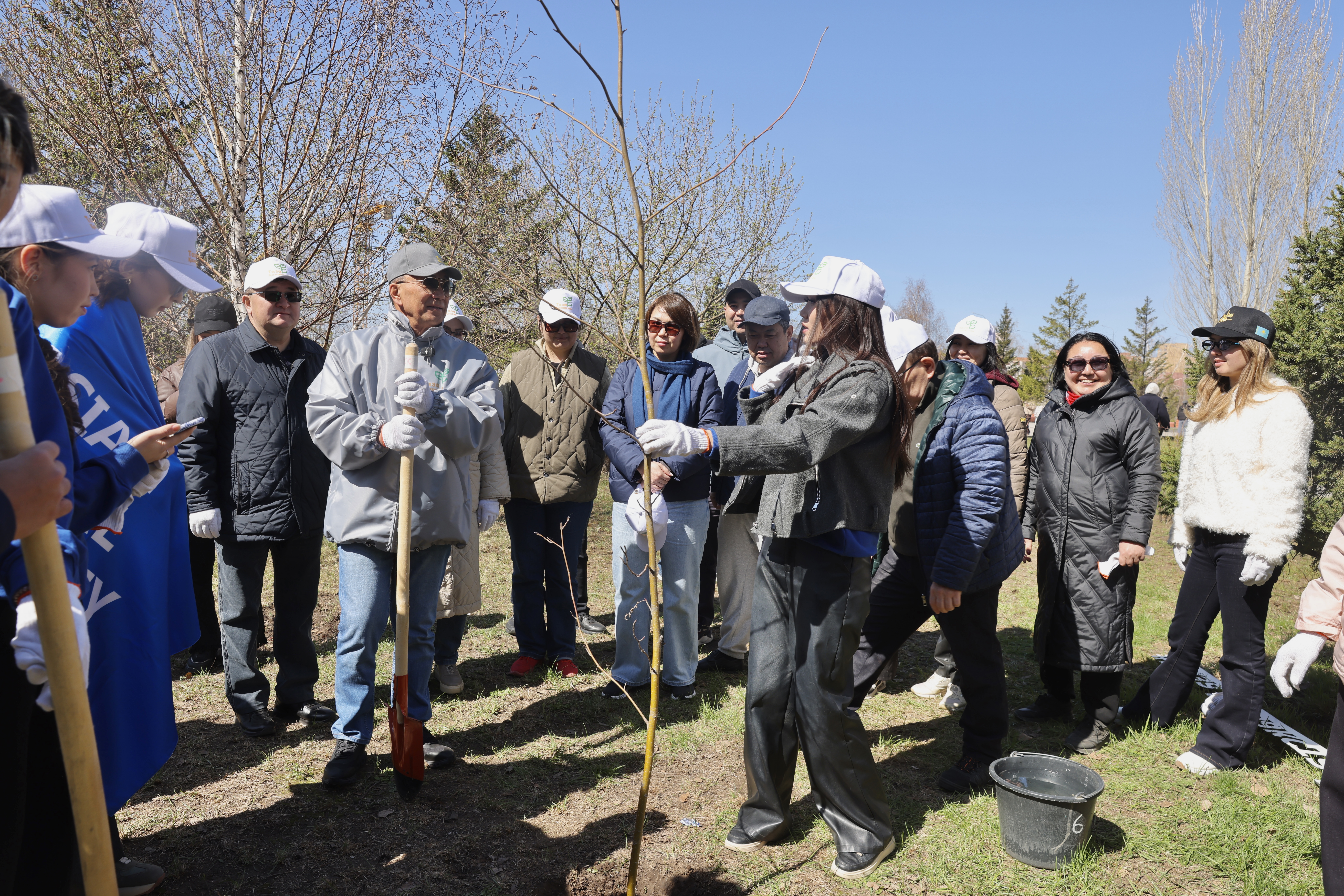 ЕҰУ жастары «Таза Қазақстан» акциясында белсенділік көрсетті