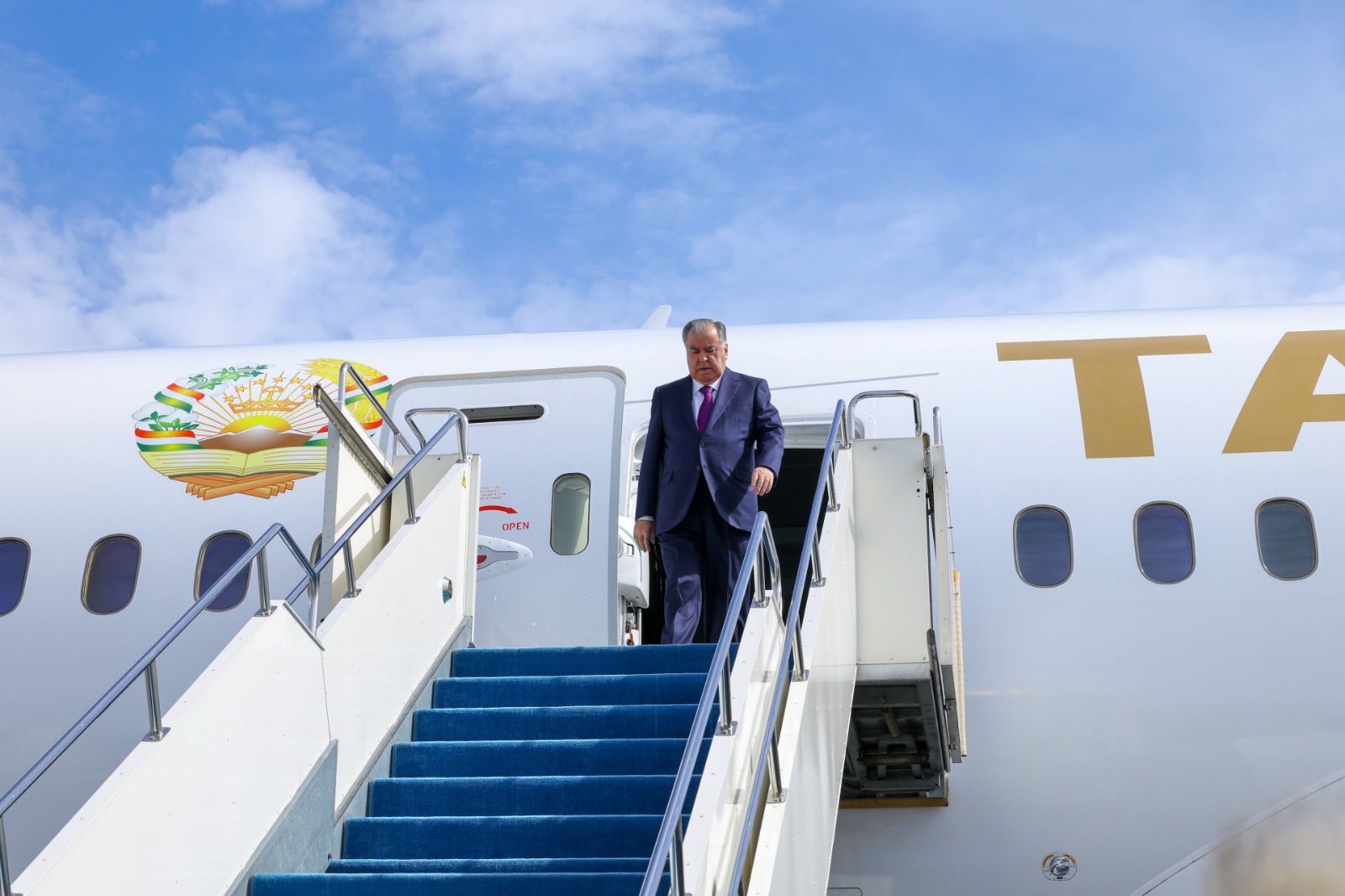 Тәжікстан президенті Астанаға жұмыс сапарымен келді