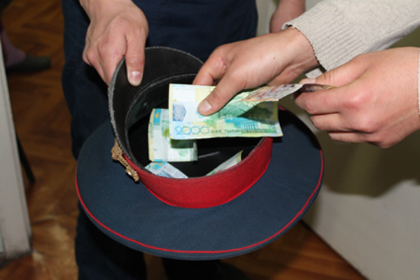 Қостанай облысында пара алған үш полицей ұсталды