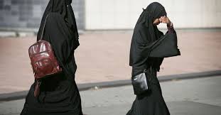 Қоғамдық орындарда тұмшаланып жүру: Алматы полициясы даулы видеоға қатысты мәлімдеме жасады