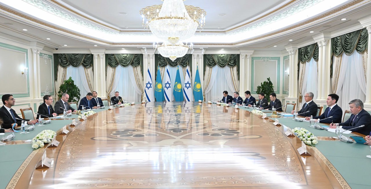 Қасым-Жомарт Тоқаев пен Ицхак Герцогтың келіссөзі кеңейтілген құрамда жалғасты