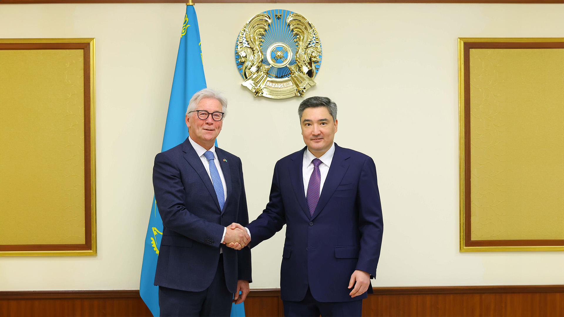 Олжас Бектенов пен Air Products газ химиясы саласындағы серіктестікті талқылады