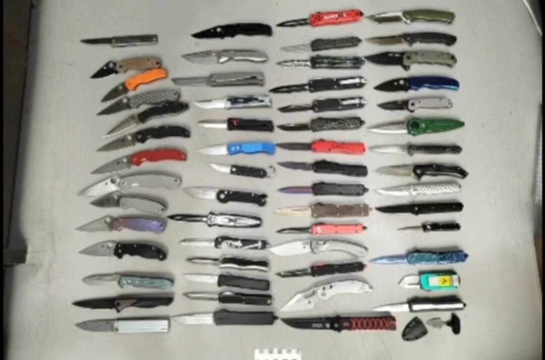Алматыда 700-ге жуық суық қару мен тыйым салынған заттар тәркіленді