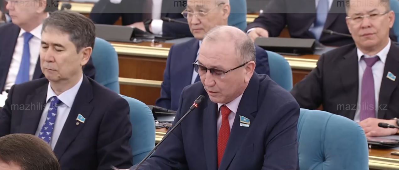 Құрылтайдың өкілеттігі мен депутат мәртебесі заңмен бекітілді