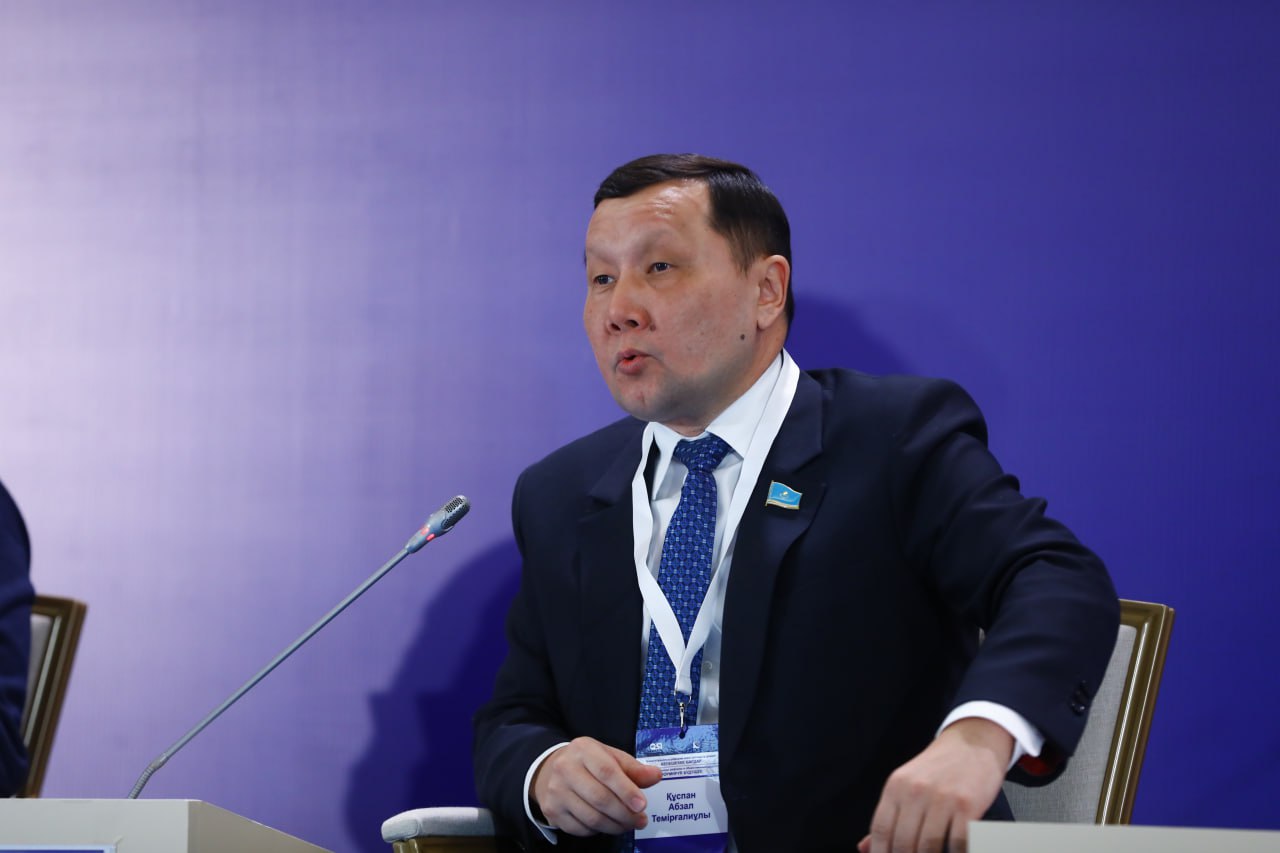 Гибрид көліктерге салынған қосымша салық: Депутат шенеуніктерді жауапқа тартуды сұрады