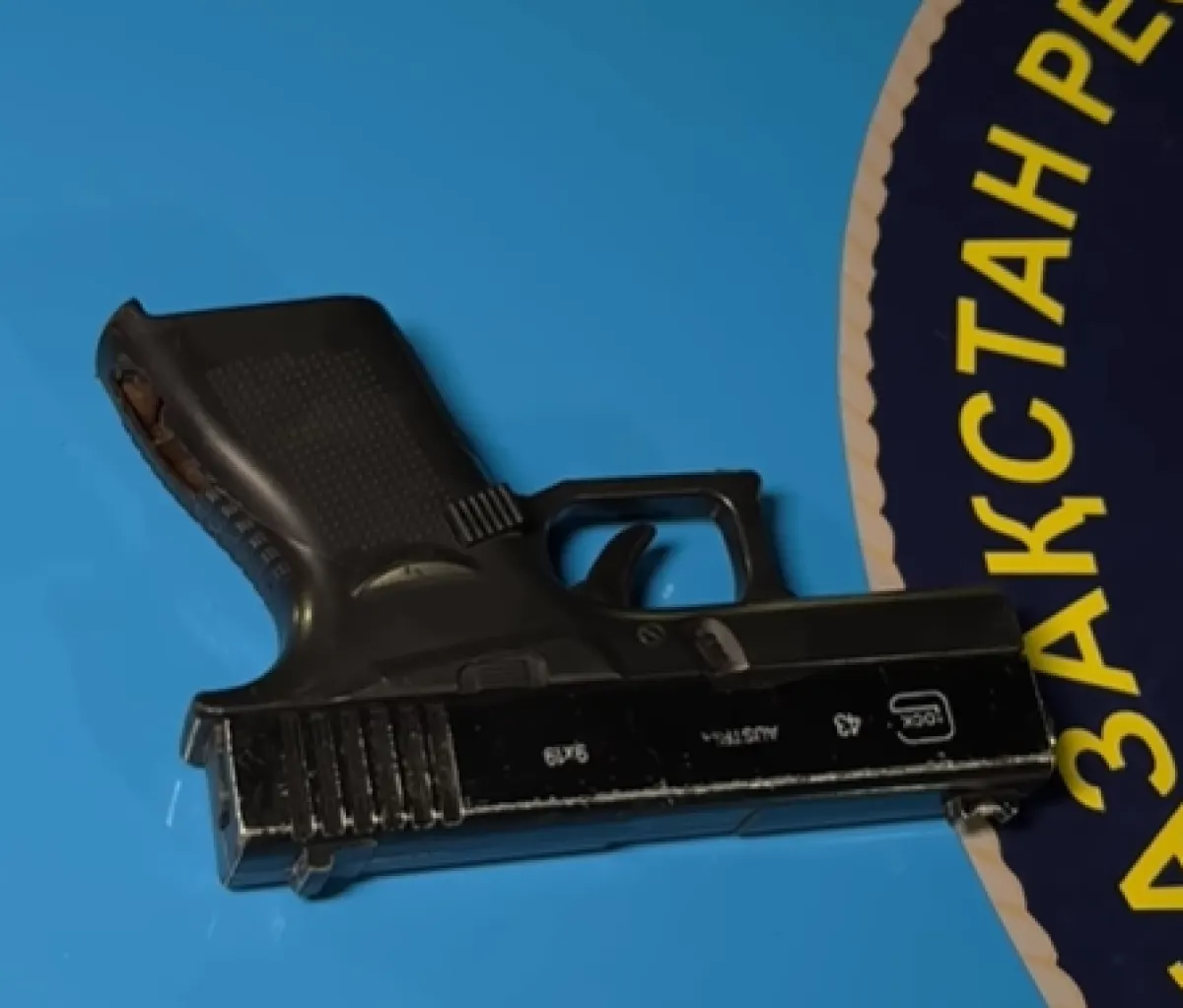 Алматыда жолаушы такси жүргізушісін ойыншық тапаншамен қорқытқан