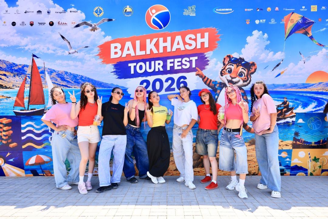 Балқаш аспанын жүздеген дрон жарықтандырады: Balkhash Tour Fest-2026 басталды